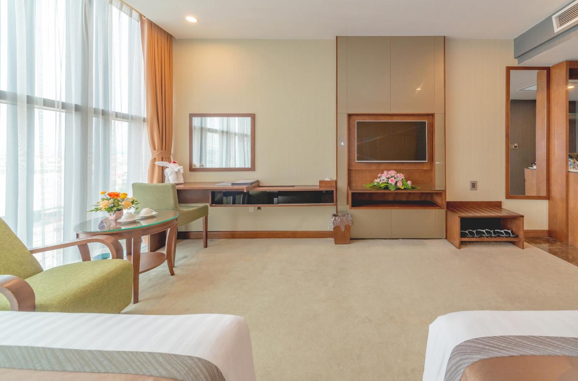Bien Bac Hotel Mong Cai Bagian luar foto