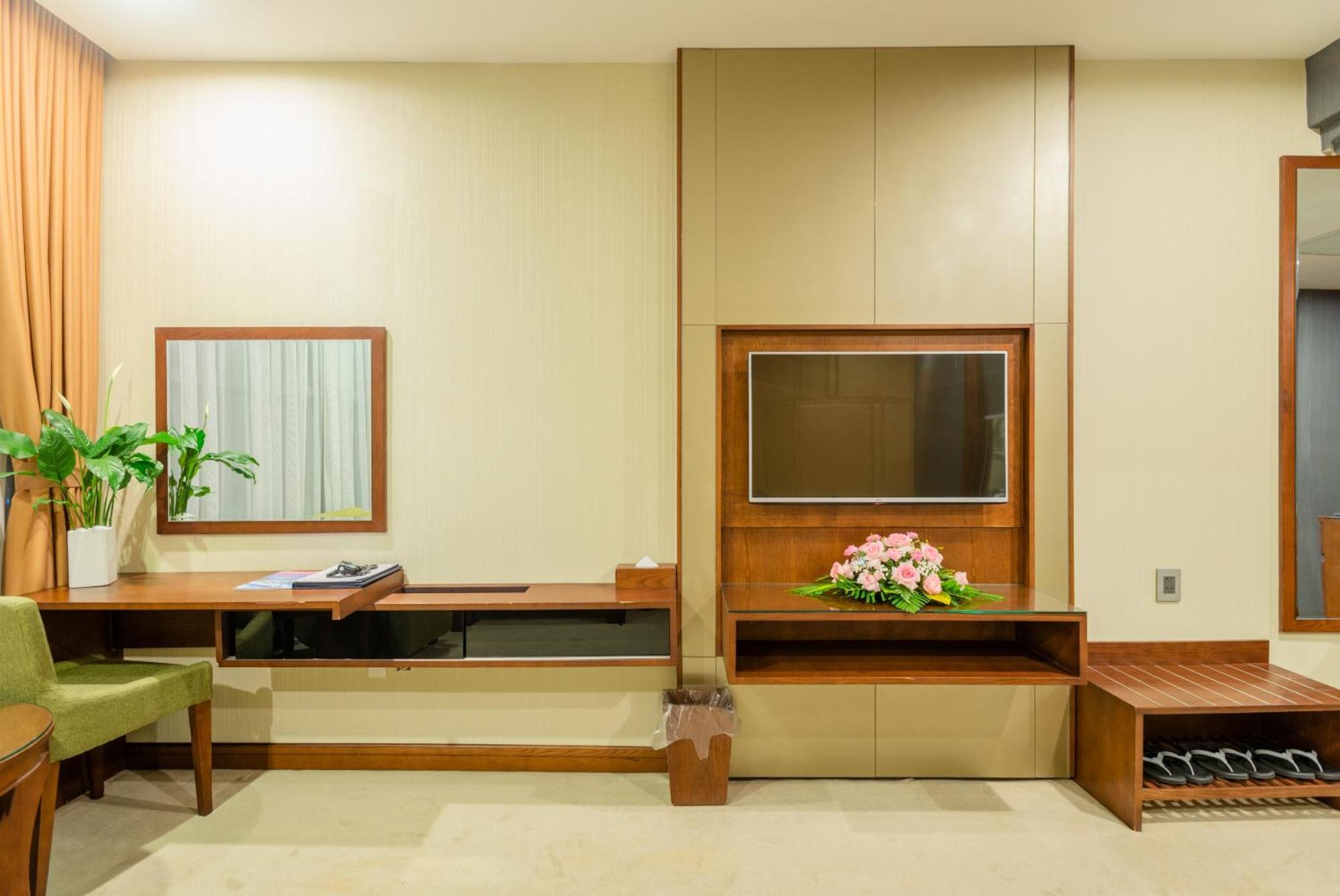 Bien Bac Hotel Mong Cai Bagian luar foto