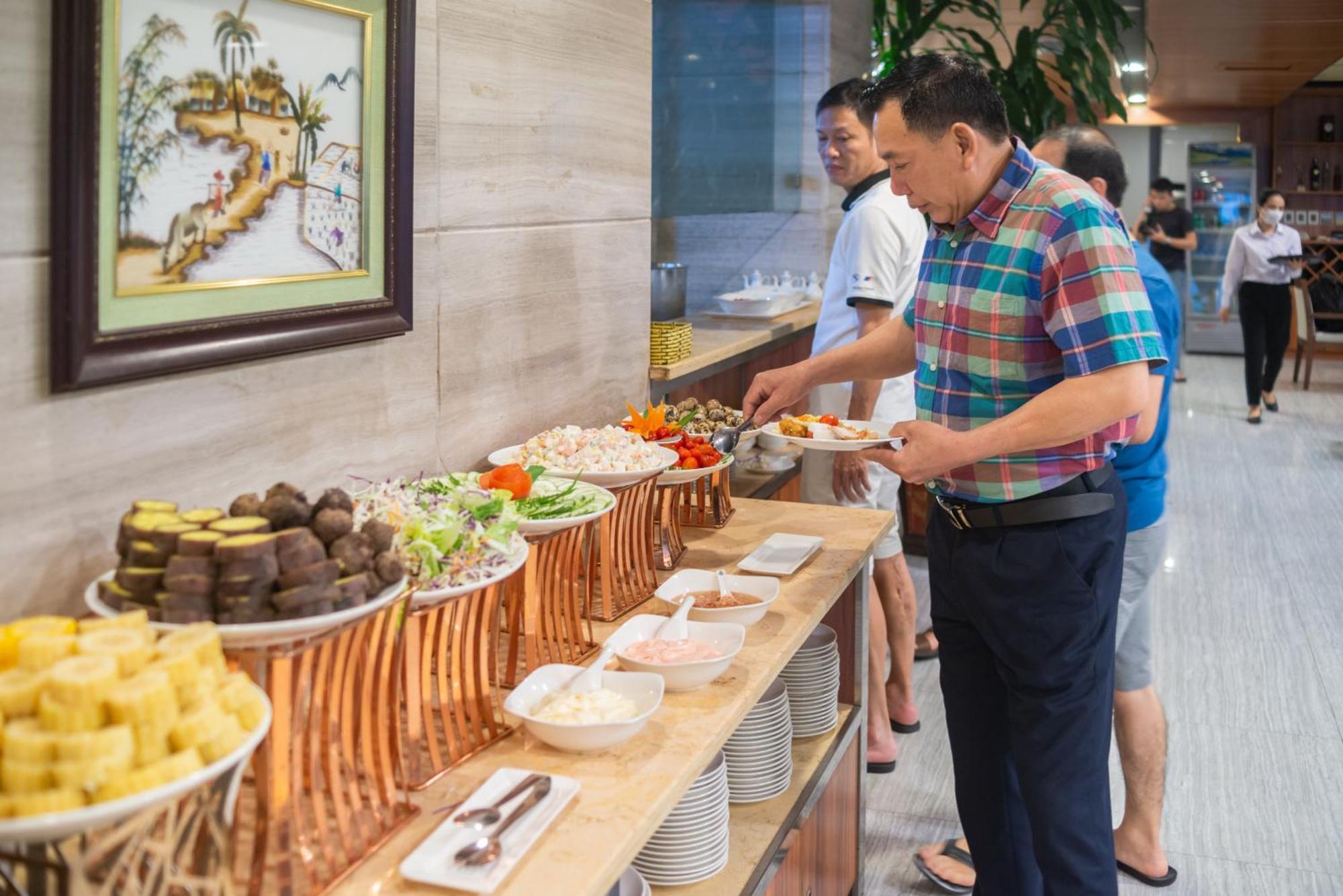 Bien Bac Hotel Mong Cai Bagian luar foto