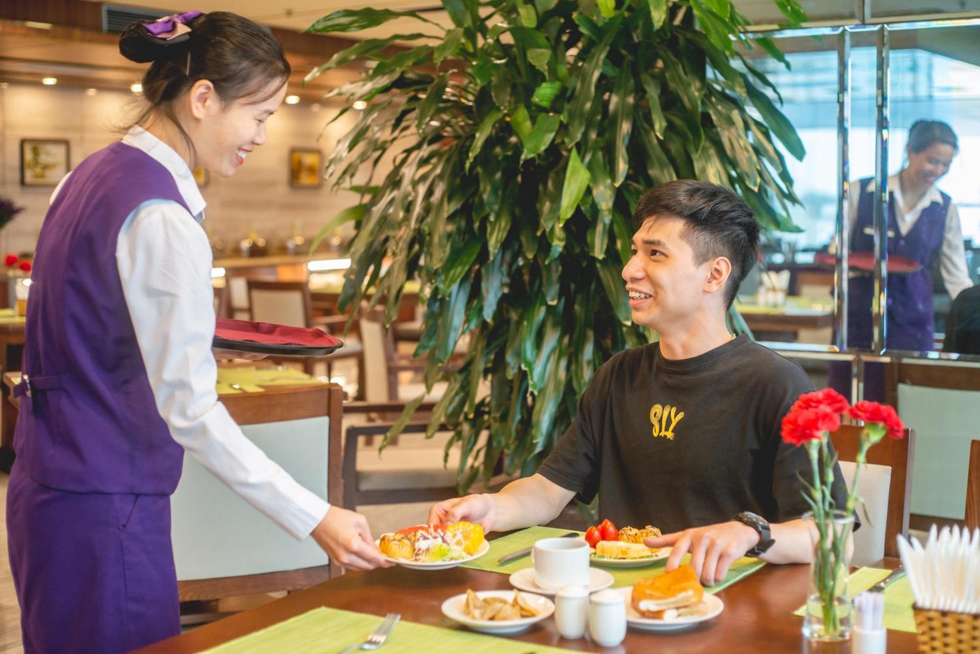 Bien Bac Hotel Mong Cai Bagian luar foto
