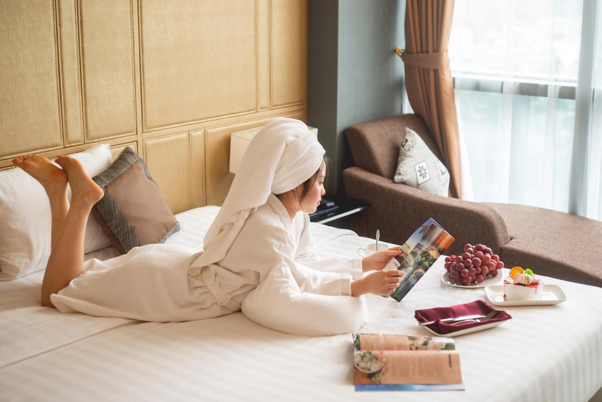 Bien Bac Hotel Mong Cai Bagian luar foto