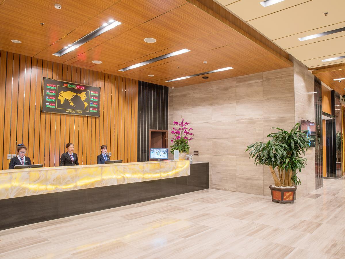 Bien Bac Hotel Mong Cai Bagian luar foto